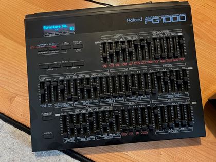 Roland-PG1000"